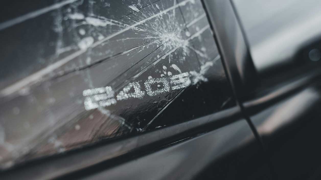 Impact sur une vitre de voiture