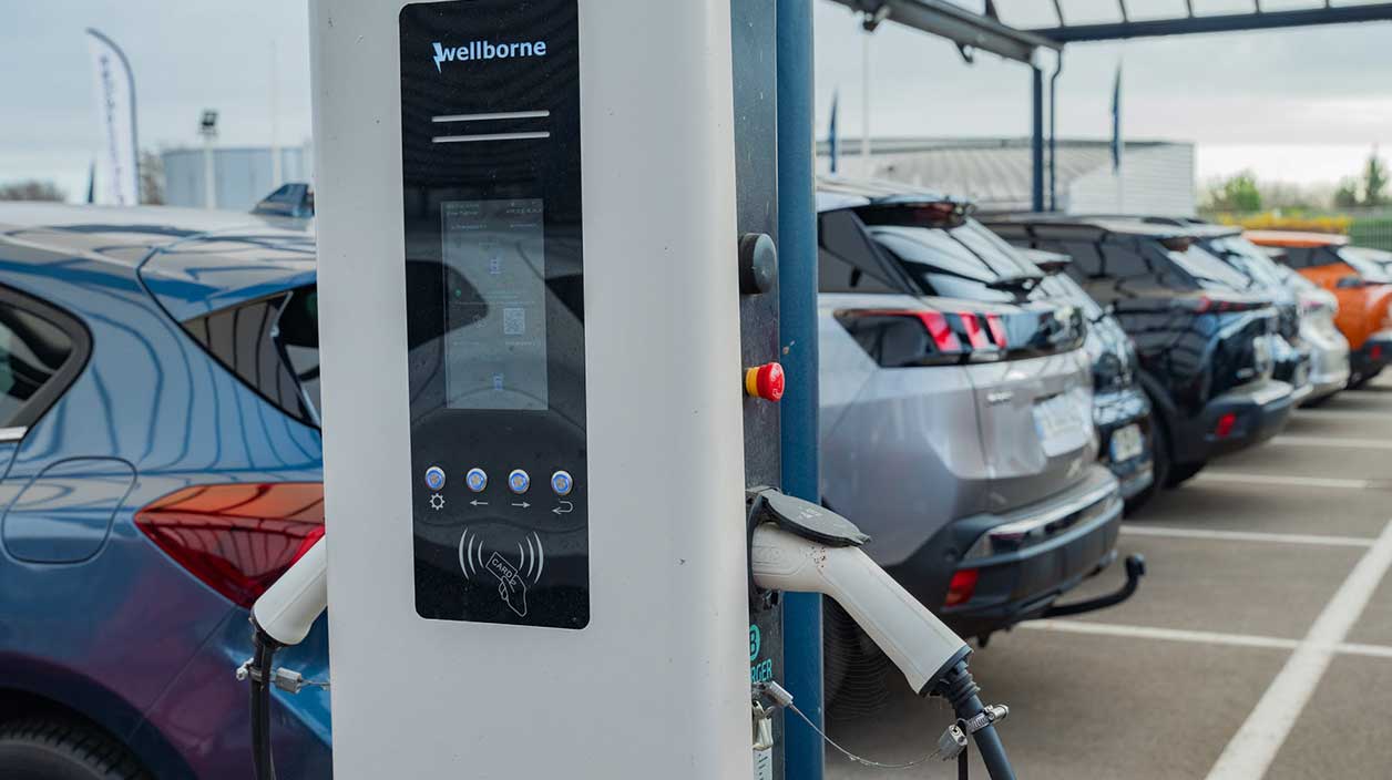 Une borne de voiture électrique