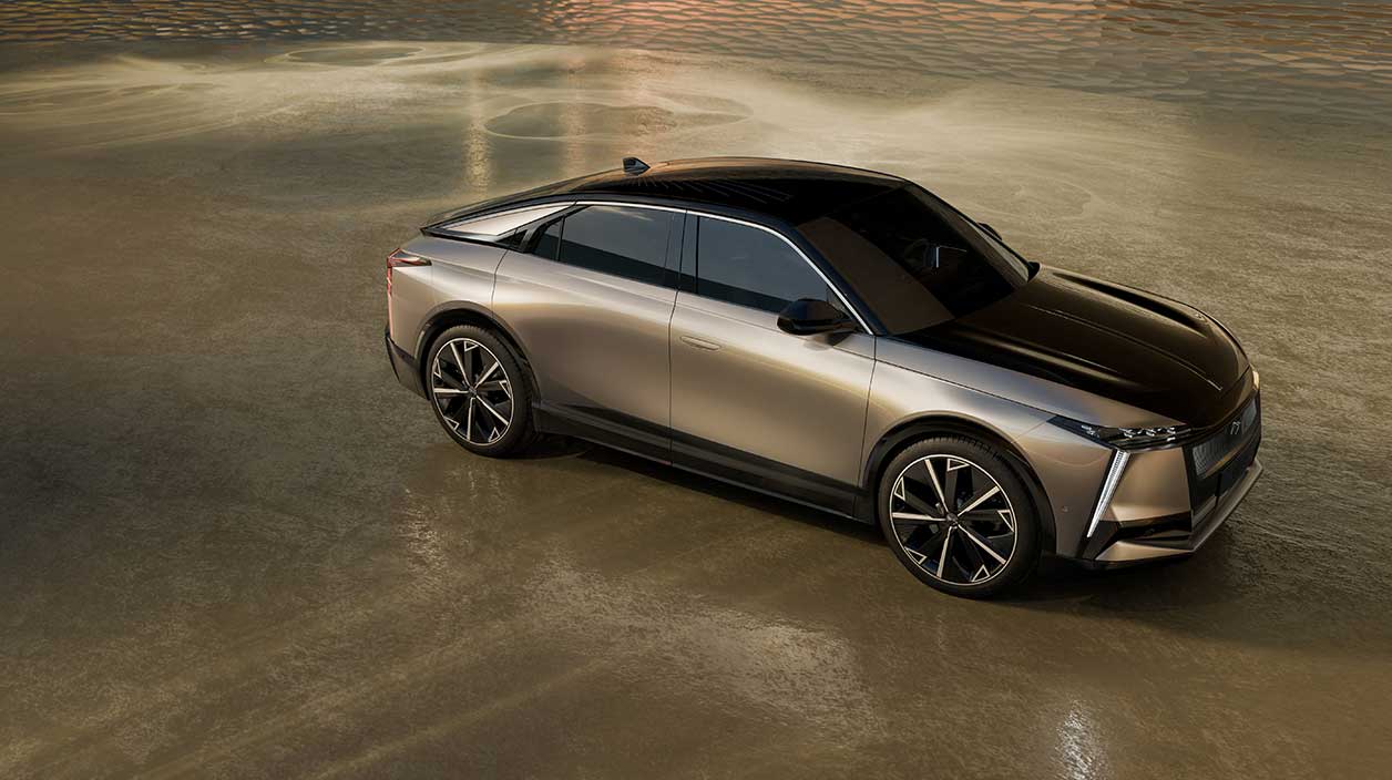 la DS N 8 2025 vu de devant extérieur