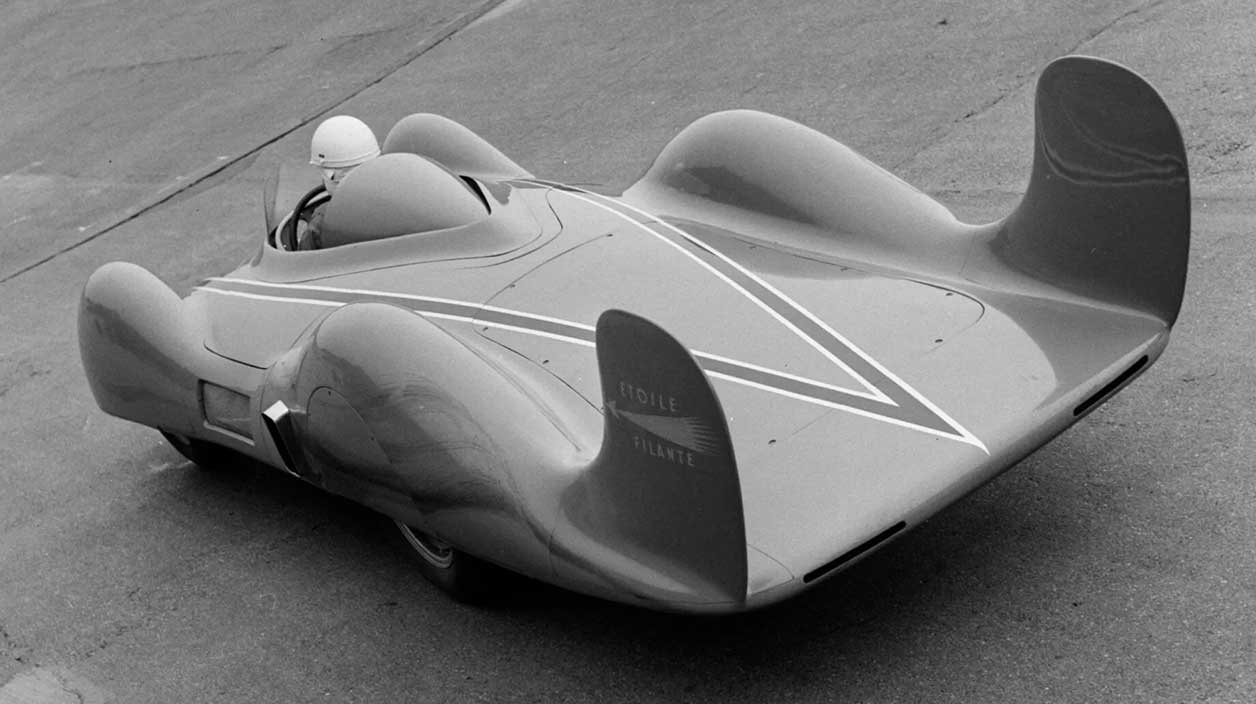 Vieille photo de la première Filante de la marque Renault