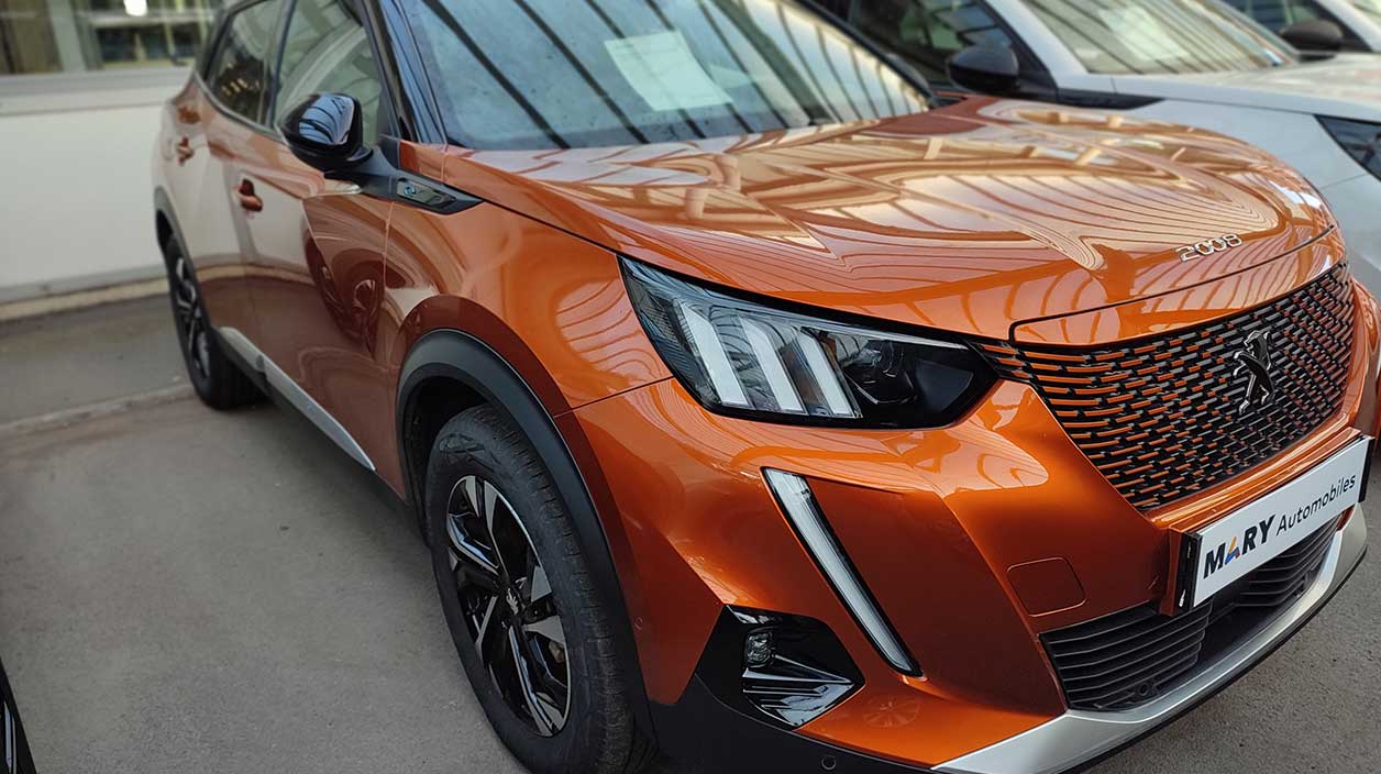 Une voiture peugeot 2008