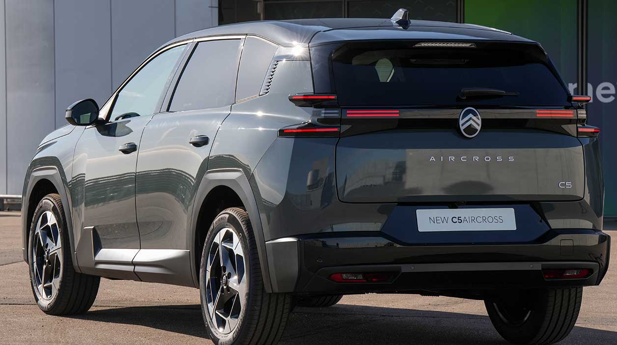 Vue arrière du nouveau c5 aricross 2025