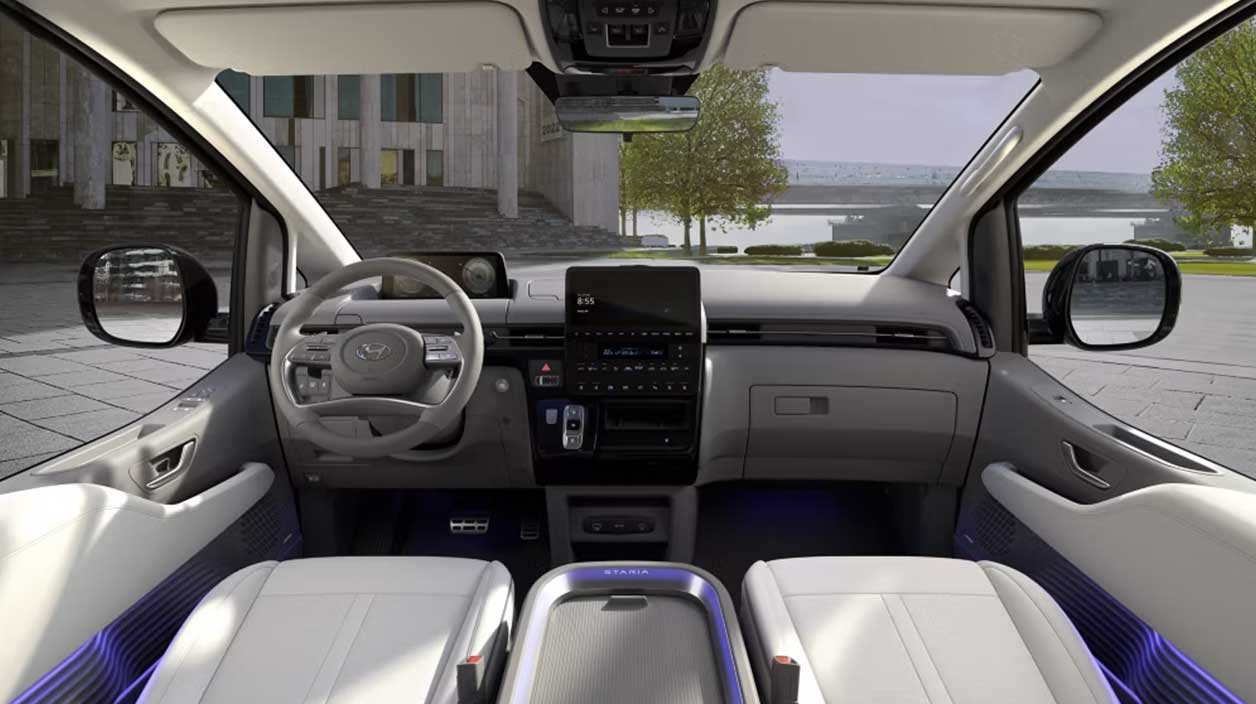 intérieur de la voiture hyundai staria