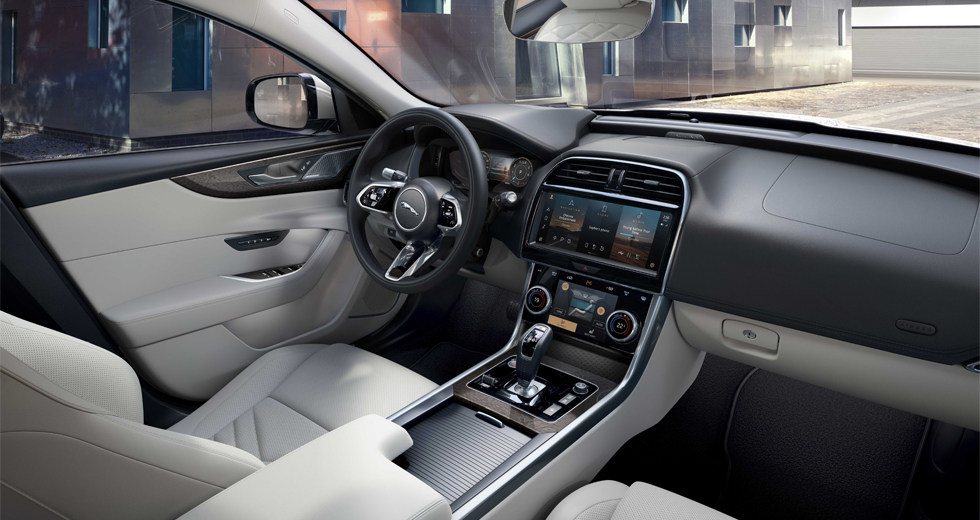  Jaguar XE design intérieur