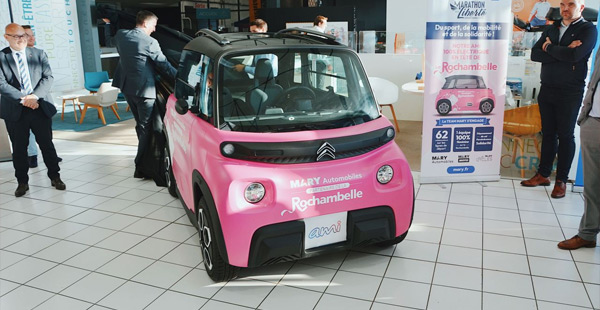 image representative de l'article Une Citroën AMI rose pour la Rochambelle